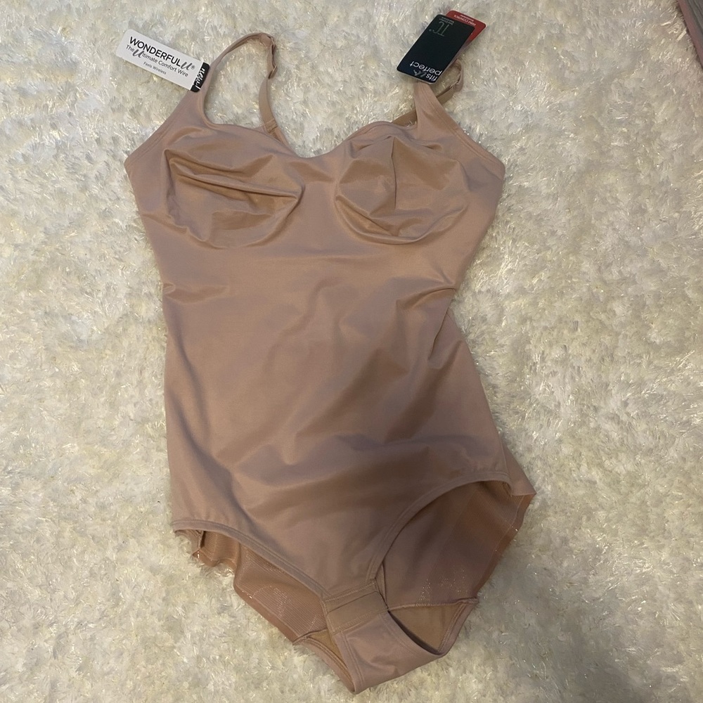 NWT total comfort nude body control with underwire